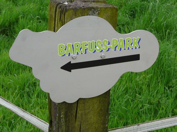 Wegweiser zum Barfußpark