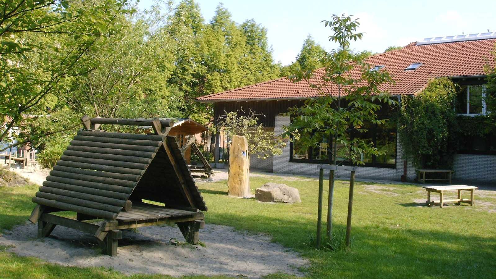 Bild des Kindergarten Kattenvenne mit Spielgeräten