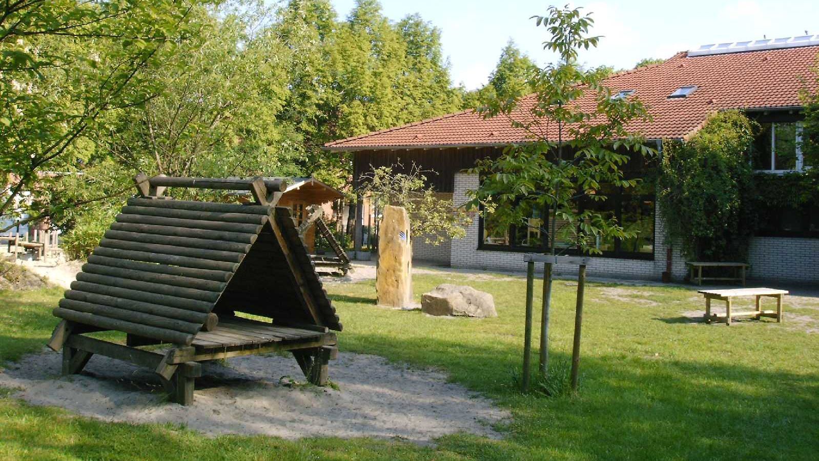 Bild des Kindergarten Kattenvenne mit Spielgeräten
