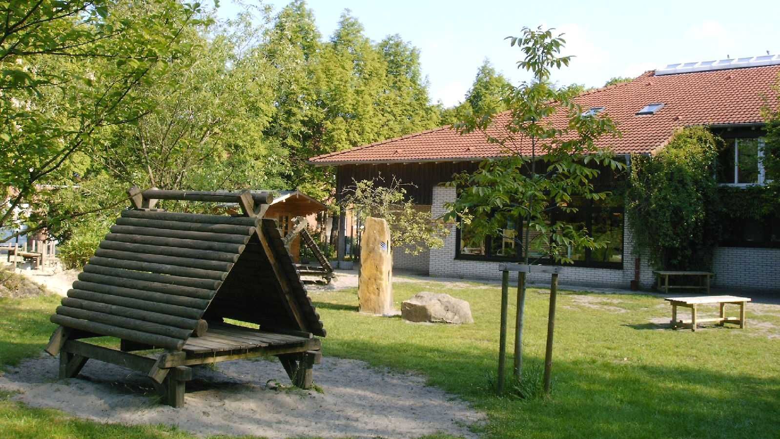 Bild des Kindergarten Kattenvenne mit Spielgeräten