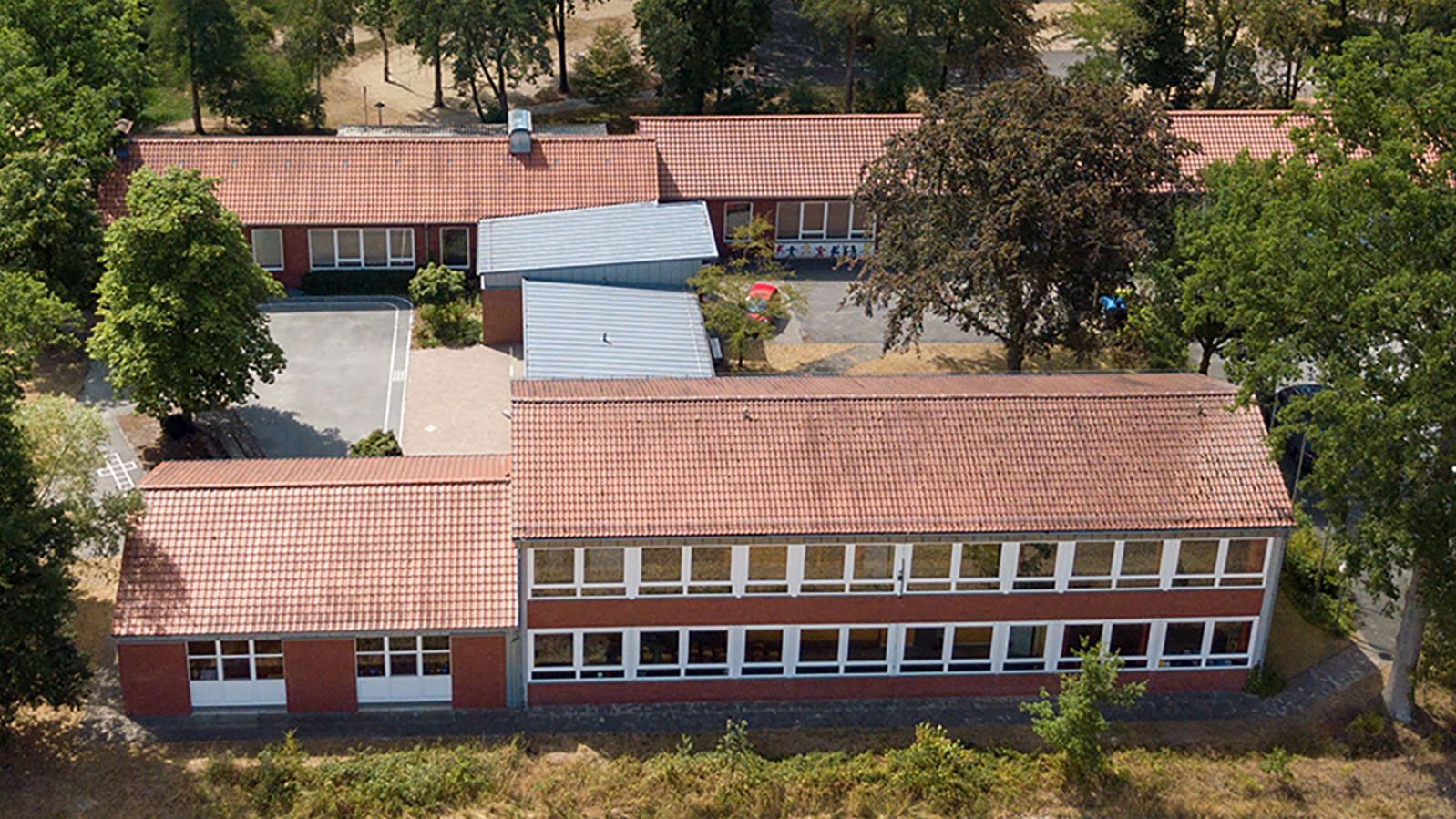 Luftbild des Gebäudes der Grundschule Kattenvenne